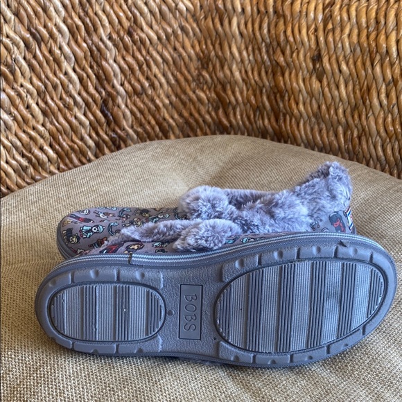 Bob’s from Skechers Cozy Gray Slippers with Dog Print - Picture 5 of 6